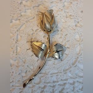 Giovanni Rose Brooch Gold Tone 1970s "Christmas Rose" Flower Pin Vintage